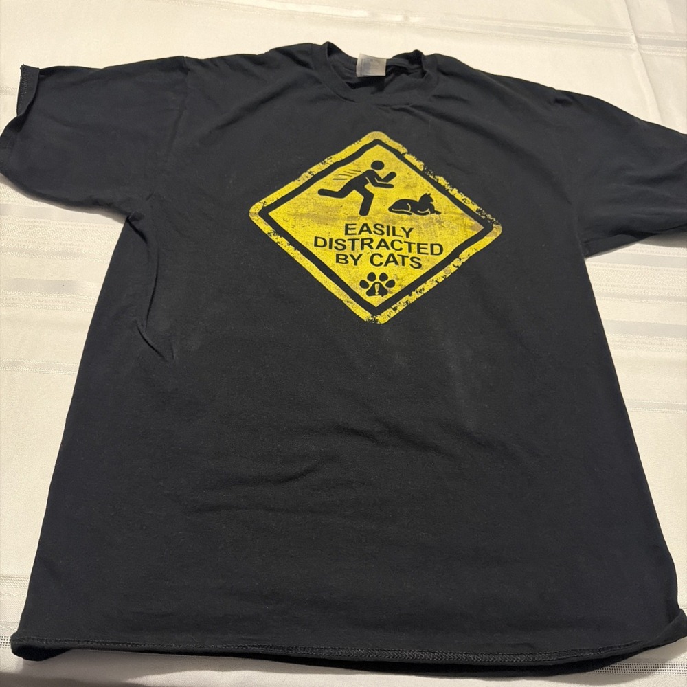 Easily Distracted By Cats Graphic T-Shirt Mens Medium Black Short Sleeve Tee